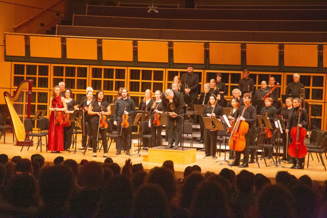 performers take a bow