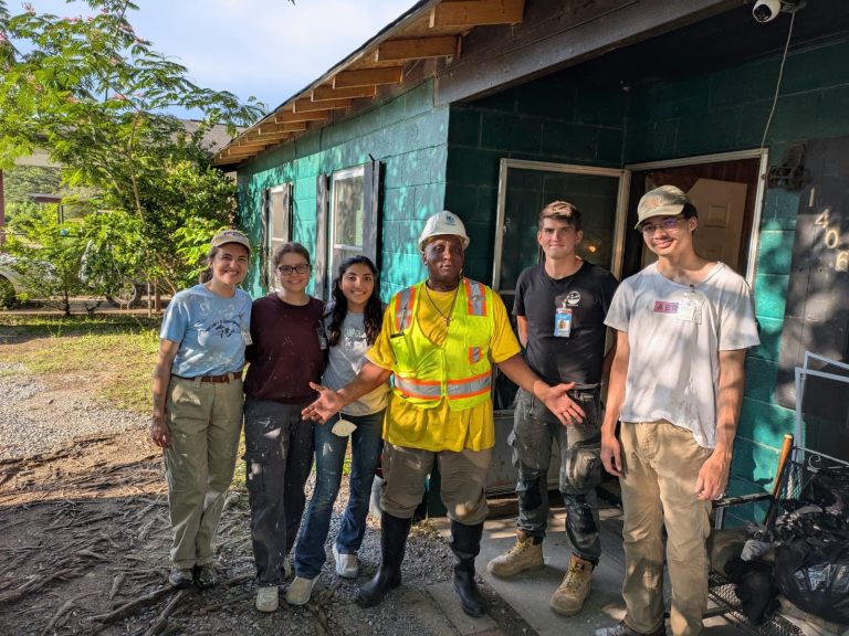 Students volunteering with MDS