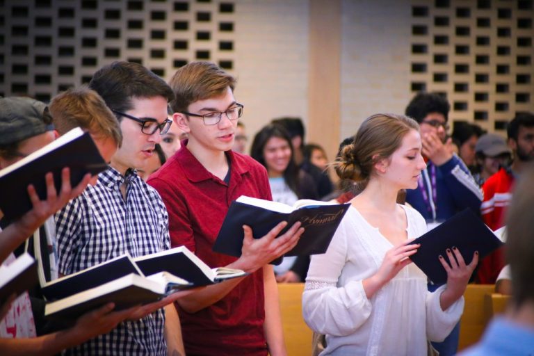 Students singing hymns in chapel / convo