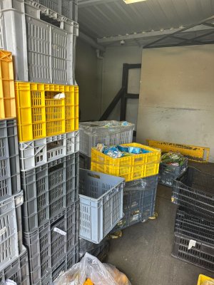 The first step to this process was to pick up the donation of food from a large grocery store in downtown Cayambe. When we arrived, a woman met us with 15-20 crates of food with items such as bread, herbs, vegetables, fruit, cheese, and milk.