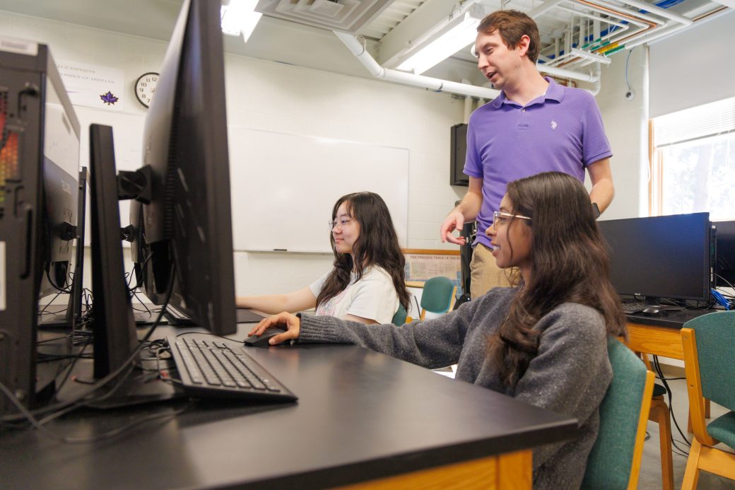 Joey Lyons teaching students at the computer