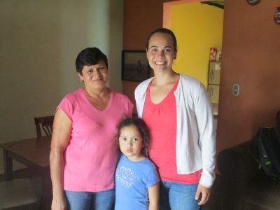 Molly with her host mom and sister in their Jinotega home