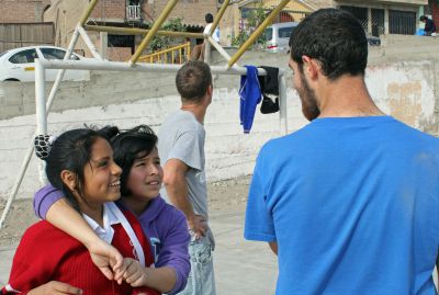 Two children talk with Rudy.