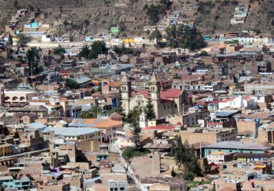 A closer view of the main plaza and Santa Ana Cathedral in Tarma.