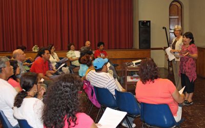 Peru SST Co-Director Judy Weaver and Lima Study Coordinator Celia Vasquez speak to host parents.