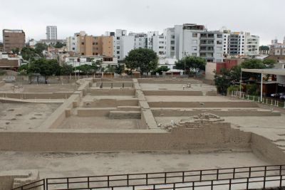 Old and new in Lima.