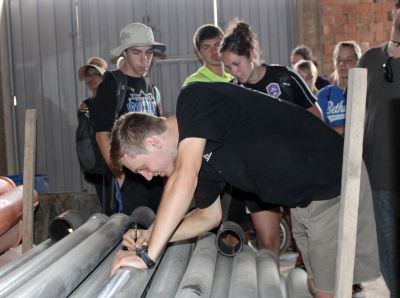 Jackson signs the water pipe purchased for the Chavín de Huántar community by Goshen College students and administrators.