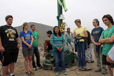 Jesusa Carmina Palma tells students what it was like to settle in the neighborhood in 1995. For many years, their home lacked electricity, gas, water and a sewage system.