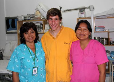 Tim with two nurses at Clinica Elera.