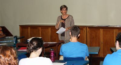 Peru SST Co-Director Judy Weaver teaches a class to students in the Summer unit.