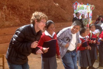 Christian and Willy play silly circle games with the children of Fe y Alegria.