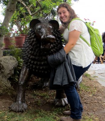 Art major Rachel makes a new friend.